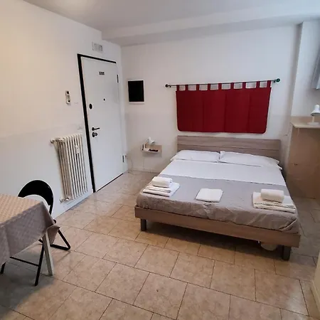 Hb Bonomelli 15 Guest house 3*