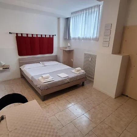 Hb Bonomelli 15 Vendégház Bergamo