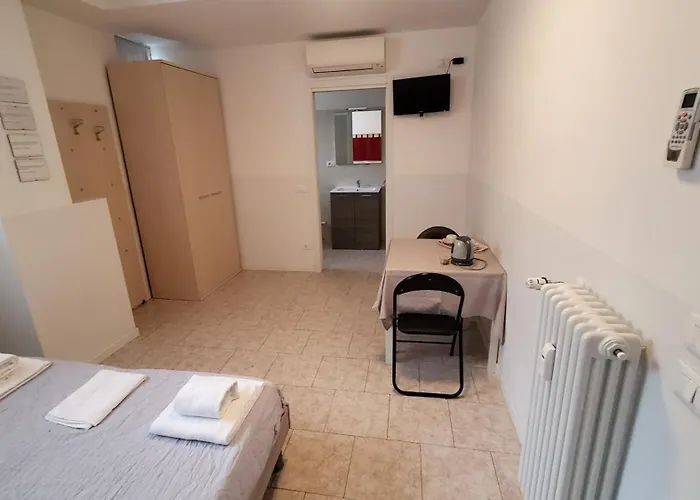 Hb Bonomelli 15 Guest house